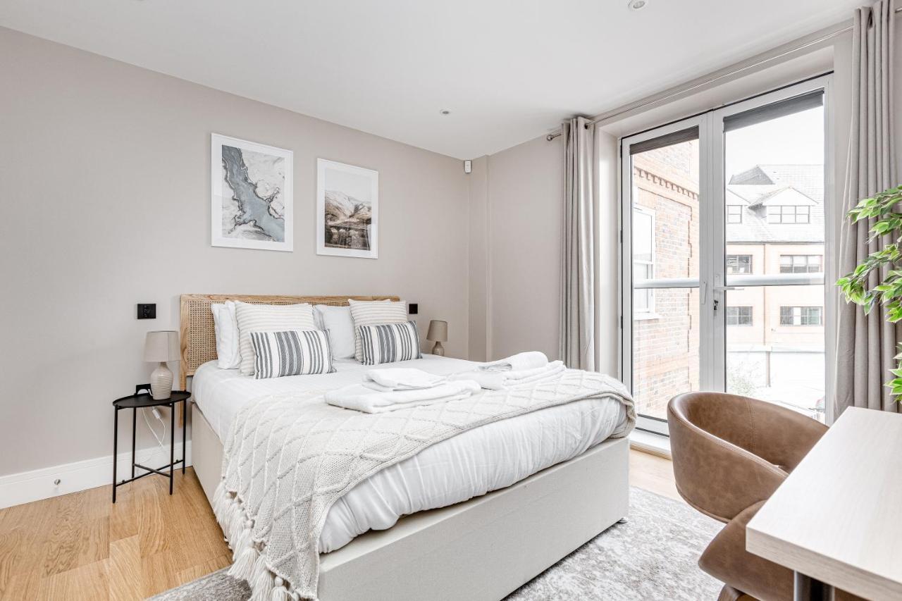 Charming 1 Bedroom Apt , Town Centre, Wifi, Free Parking By Tent Serviced Apartments Staines-upon-Thames Exterior photo